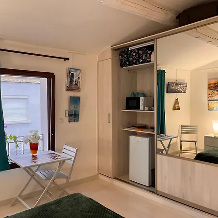 Cozy Spacieuse, Intra-muros, Clim, Parking 民宿