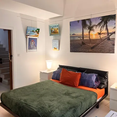 Cozy Spacieuse, Intra-muros, Clim, Parking Privatunterkunft Aigues-Mortes