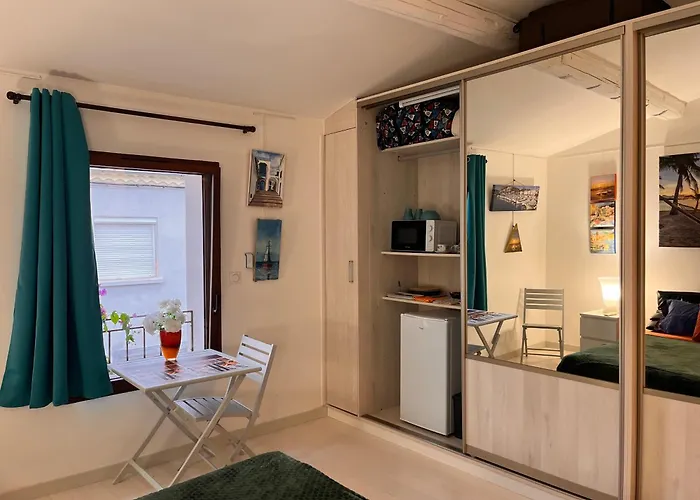 Cozy Spacieuse, Intra-muros, Clim, Parking Δωμάτια σε οικογενειακή κατοικία